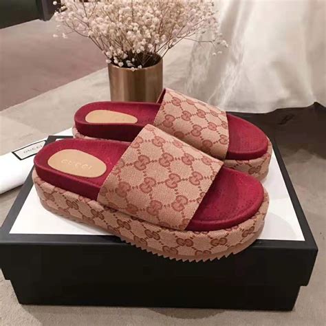 Womens Gucci Sandals 